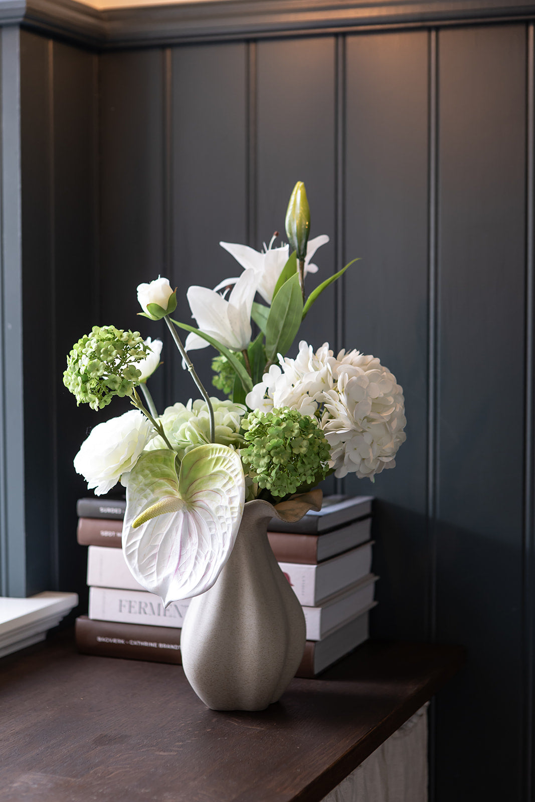 Hvid flamingoblomst – kunstig blomster med realistiske detaljer fra specktrum