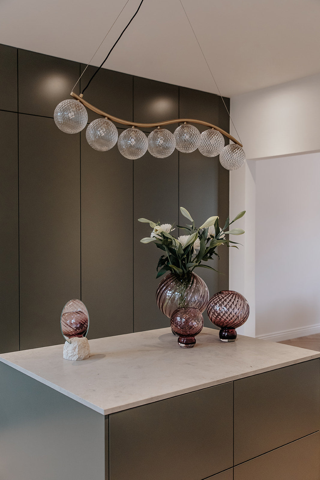 liva 7 loftlampe i glas og messing