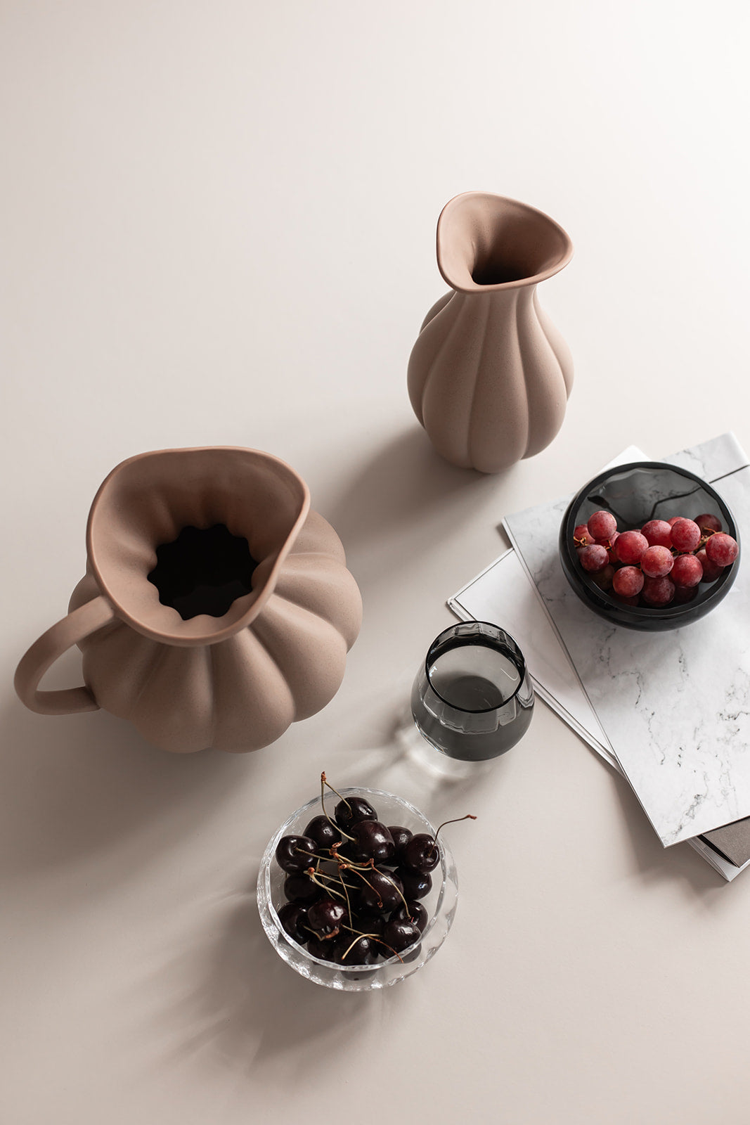 Meadow vandglas i grå – moderne og minimalistisk glas i europæisk kvalitet