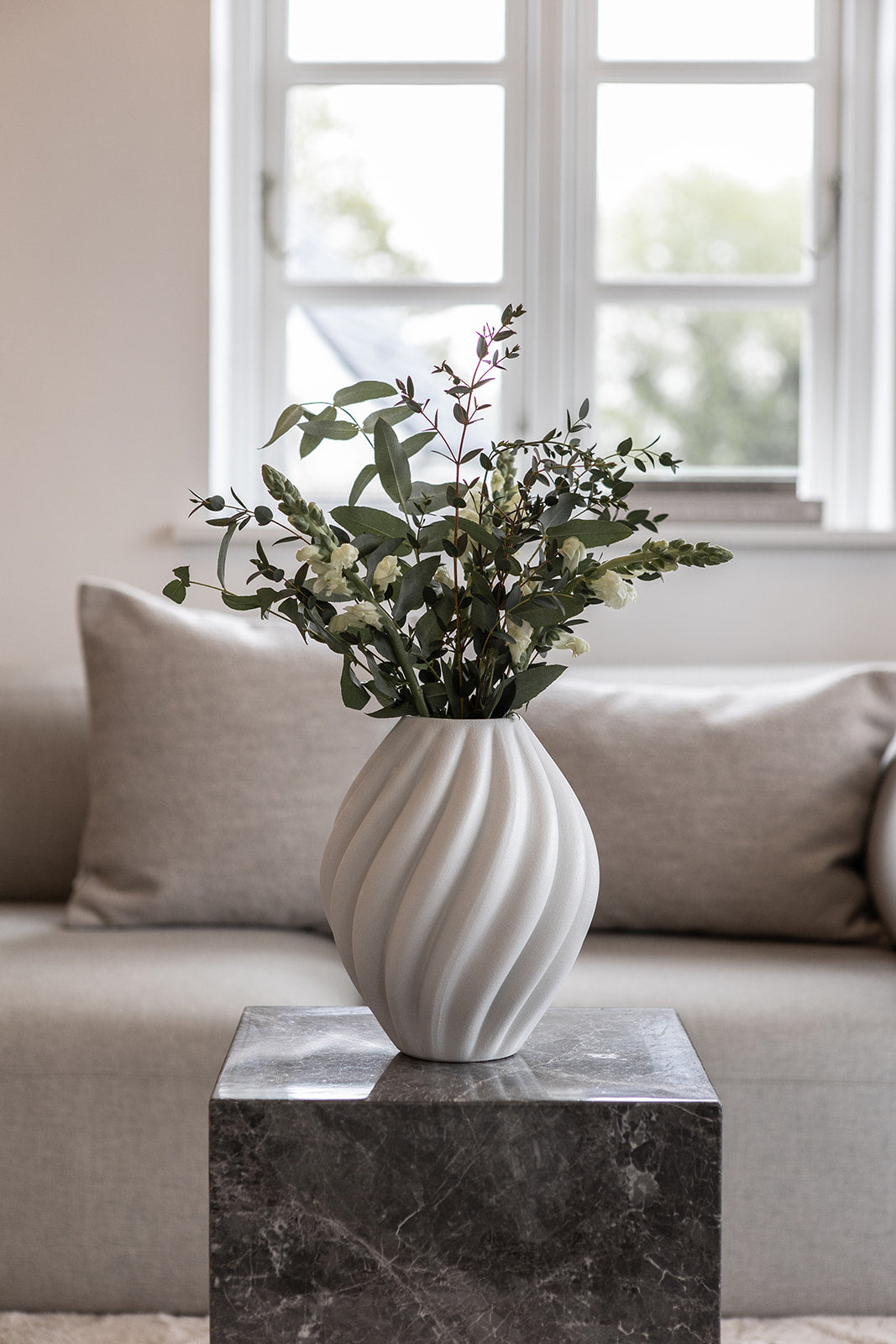 Flora Vase - Off White Stor
