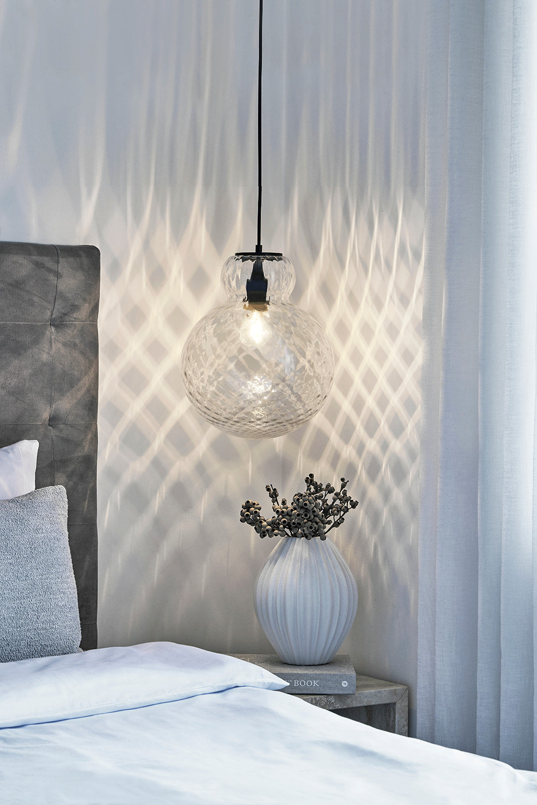 Lily Pendel lampe - Klar - Sort metal Harlequin Stor
